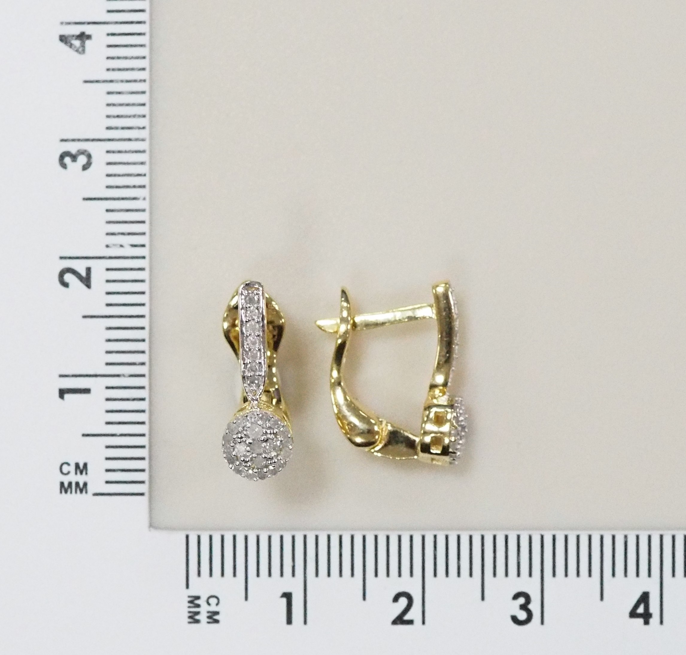 Серебряные серьги с бриллиантами